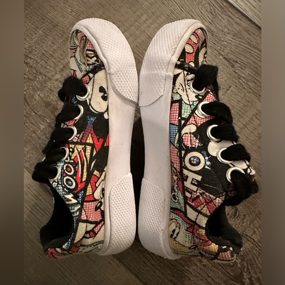 Disney Parks MICKEY MOUSE Comic Print Children Shoes 5/6 - Picture 5 of 6